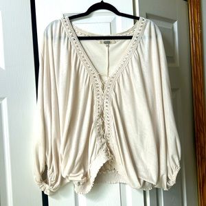 Bohemian top with dolman sleeves and elastic at waist